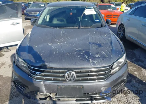 2018 Volkswagen Passat 2.0T R-Line/2.0T S z USA, uszkodzony, nr VIN 1VWAA7A39JC050167